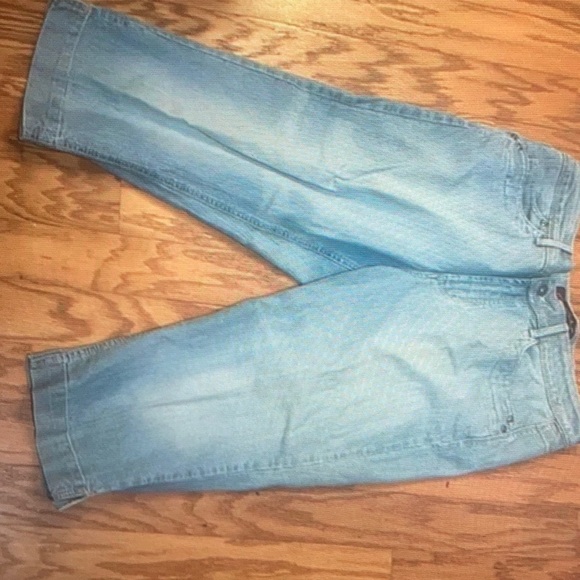 Gloria Vanderbilt Women’s Light wash Blue capris jeans - Picture 1 of 5